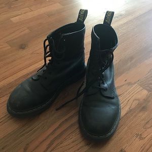 Dr. Martens Matte Black